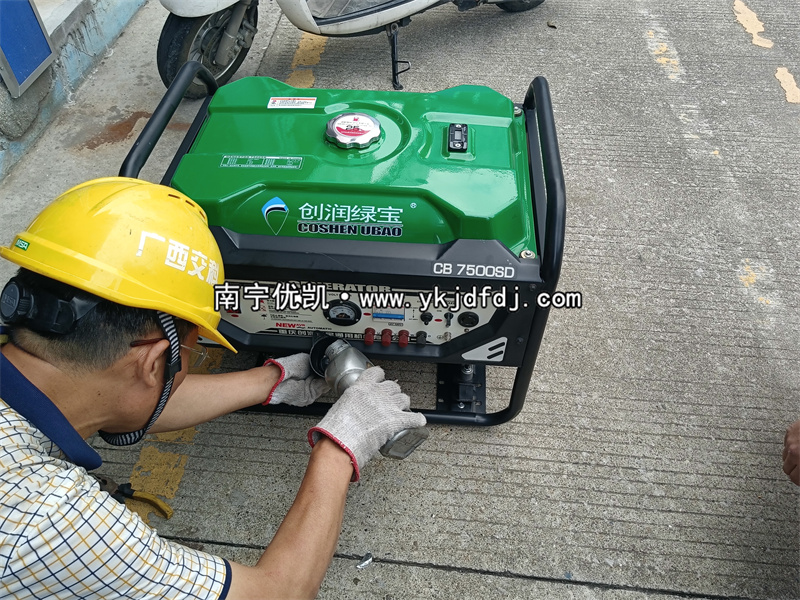2024年5月5日，客戶(hù)到店自提一臺(tái)7kw等功率汽油發(fā)電機(jī)