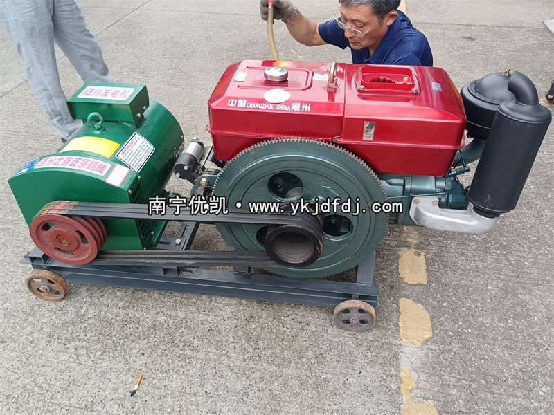 2024年5月16日，客戶(hù)到店自提一臺(tái)15KW單缸柴油發(fā)電機(jī)