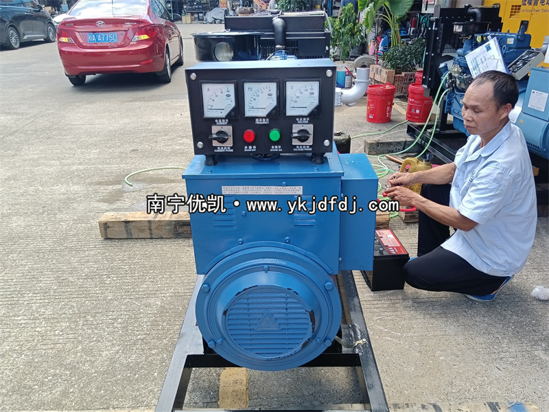 2024年7月25日，客戶(hù)到店自提30KW柴油發(fā)電機(jī)組