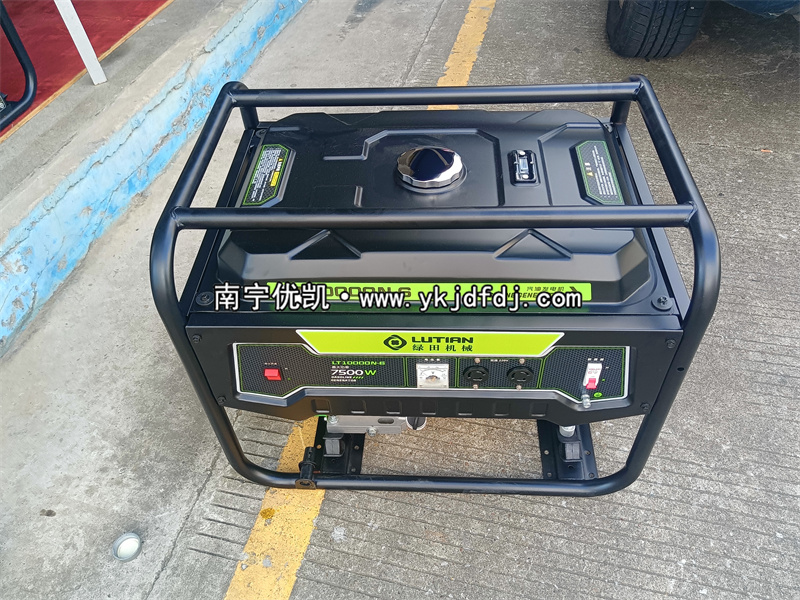 2024年8月8日，客戶(hù)到店自提7.5KW汽油發(fā)電機(jī)組