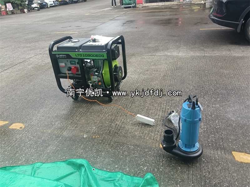 2024年8月13日，客戶(hù)到店自提8KW柴油發(fā)電機(jī)組