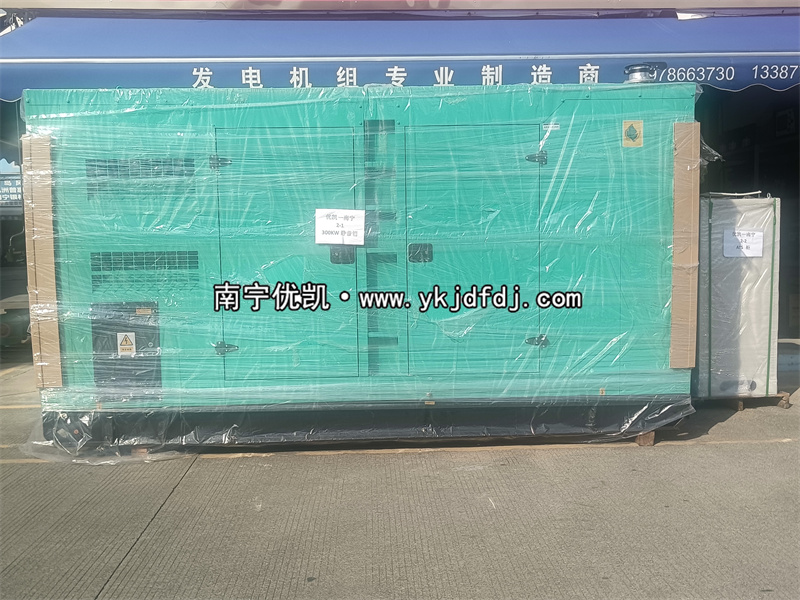 2024年10月8日，越南項(xiàng)目300kw玉柴低噪音柴油發(fā)電機(jī)組裝車(chē)發(fā)貨