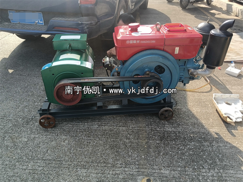 2024年10月21日，客戶(hù)到店自提20KW單缸柴油發(fā)電機(jī)組